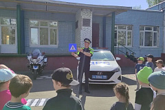 Автоинспекторы ЮЗАО столицы провели в детском саду профилактическое мероприятие