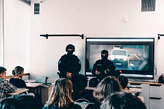 «Урок ответственности»: офицеры СОБР «Центр» провели встречу с учащимися школы №1207