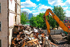 Реновация в Черёмушках: 10 старых домов демонтировали, 700 семей уже переехали