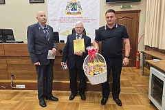 Руководство УВД по ЮЗАО столицы и Совета ветеранов поздравило с 70-летним юбилеем ветерана Николая Грибкова