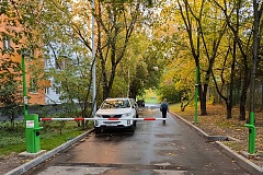 Максим Ликсутов: призываем бережно относиться к городскому имуществу и не ломать шлагбаумы 